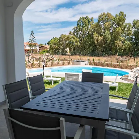 Con Piscina Affitti 700 Mt 펜션