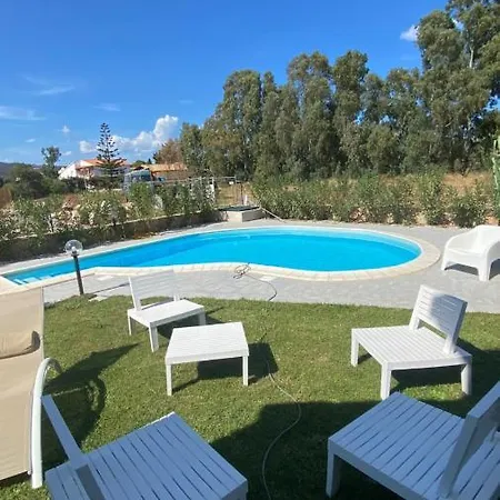 펜션 Con Piscina Affitti 700 Mt
