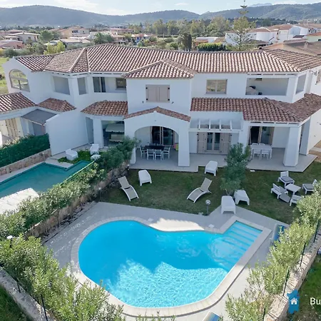 Holiday home Con Piscina Affitti 700 Mt Budoni
